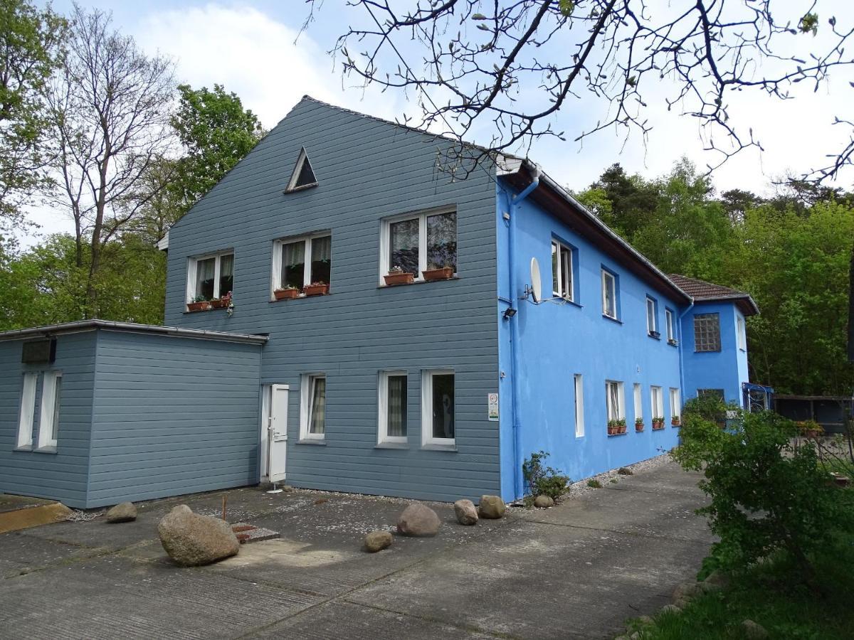 Gasthof Blaues Haus Hotell Bastorf Exteriör bild